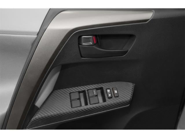 Used 2015 Barcelona Red Metallic Toyota XLE image 19