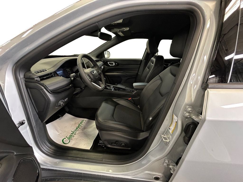 New 2026 Silver Zynith Metallic Clear-Coat Exterior Paint Jeep COMPASS LATITUDE ALTITUDE 4X4 image 10