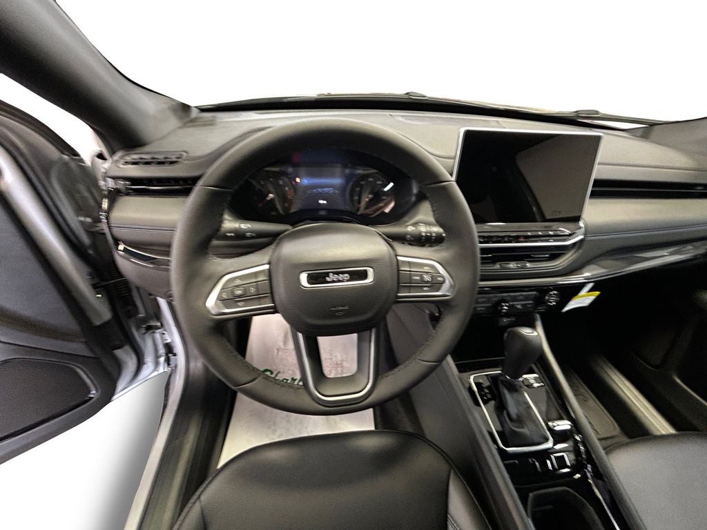 New 2026 Silver Zynith Metallic Clear-Coat Exterior Paint Jeep COMPASS LATITUDE ALTITUDE 4X4 image 13