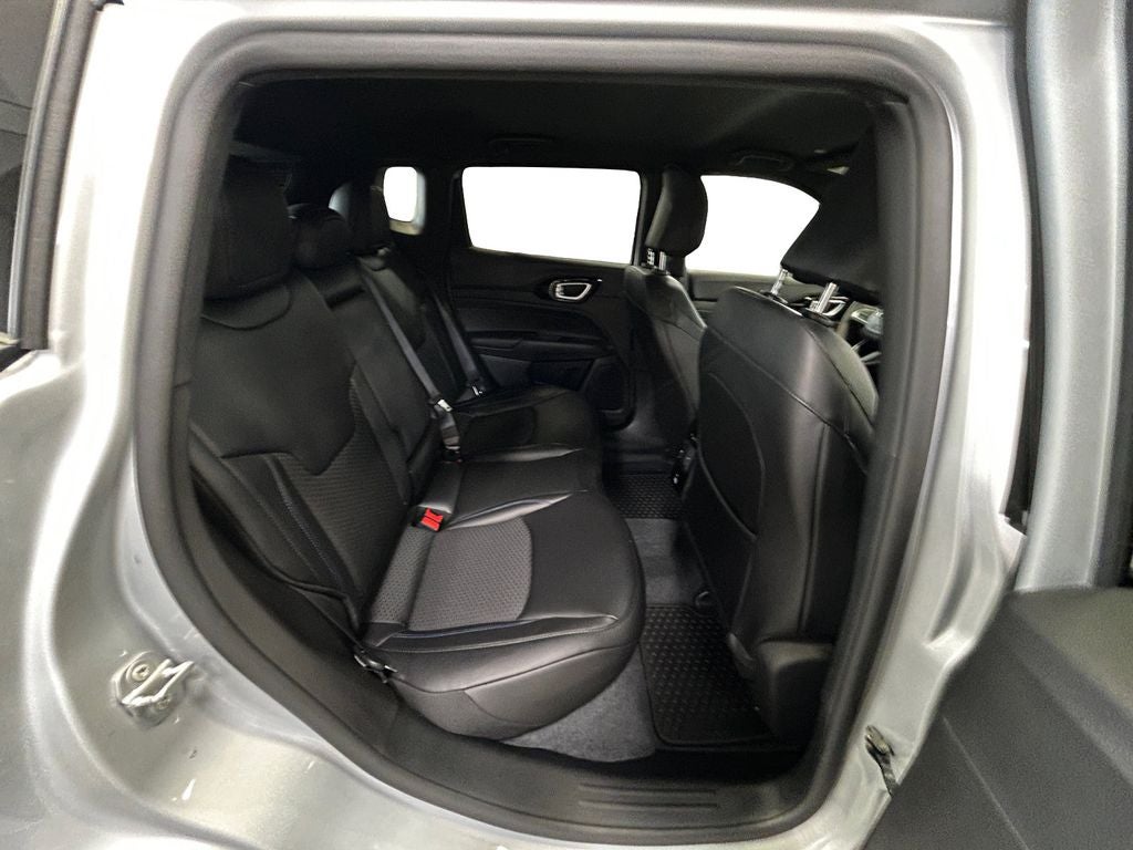 New 2026 Silver Zynith Metallic Clear-Coat Exterior Paint Jeep COMPASS LATITUDE ALTITUDE 4X4 image 18