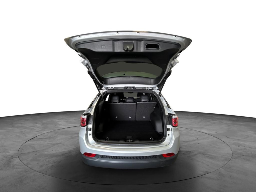 New 2026 Silver Zynith Metallic Clear-Coat Exterior Paint Jeep COMPASS LATITUDE ALTITUDE 4X4 image 19