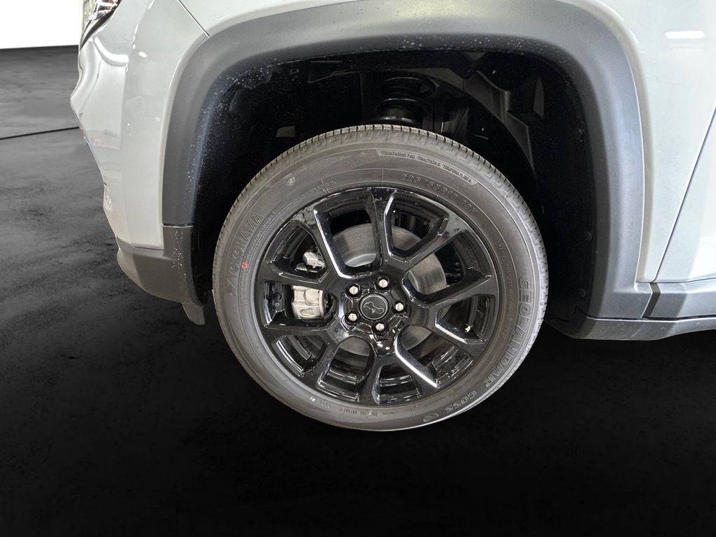 New 2026 Silver Zynith Metallic Clear-Coat Exterior Paint Jeep COMPASS LATITUDE ALTITUDE 4X4 image 9
