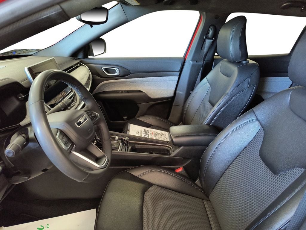 Used 2024 Red Jeep Latitude 4x4 image 10