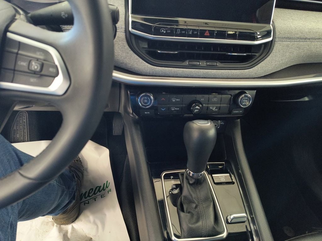 Used 2024 Red Jeep Latitude 4x4 image 15