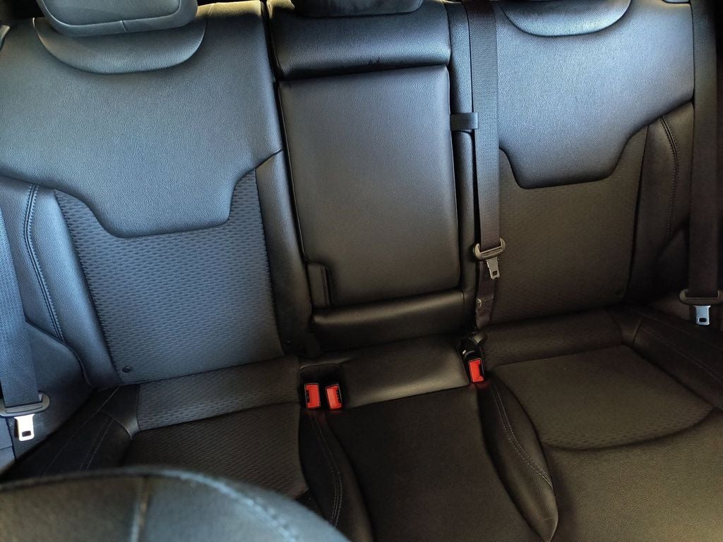 Used 2024 Red Jeep Latitude 4x4 image 18