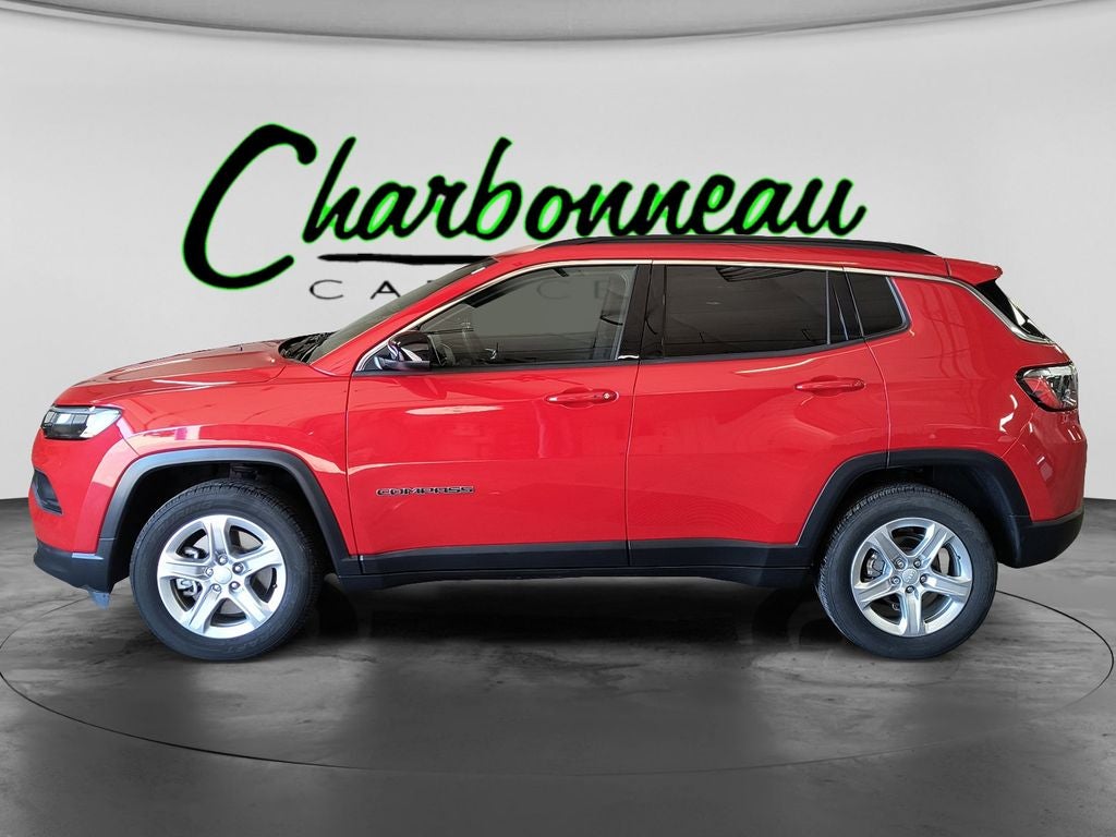 Used 2024 Red Jeep Latitude 4x4 image 2
