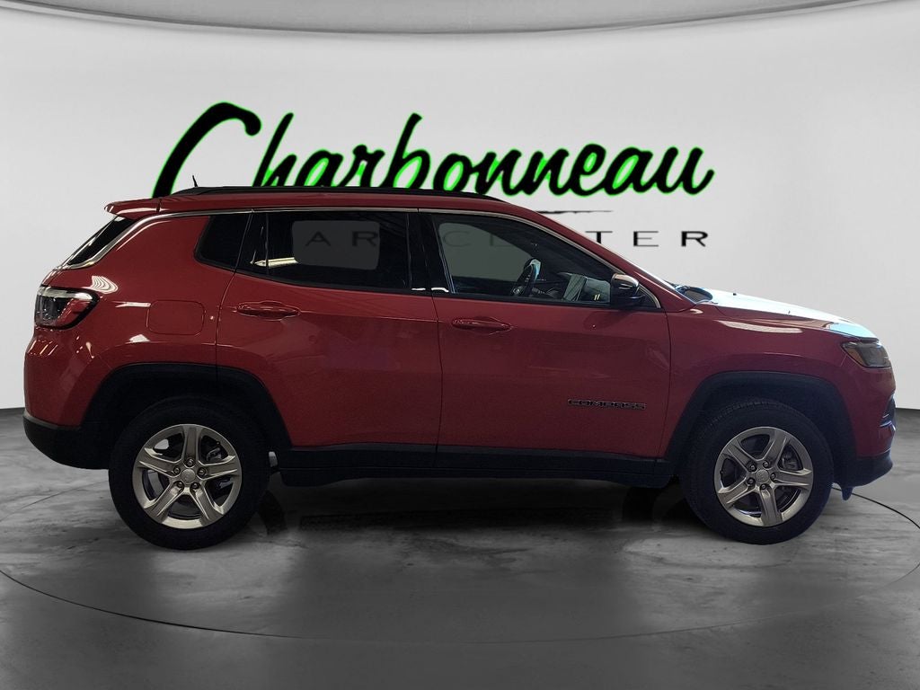 Used 2024 Red Jeep Latitude 4x4 image 6