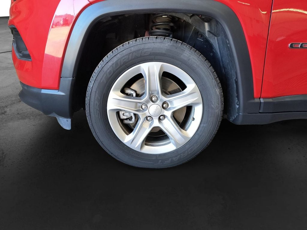 Used 2024 Red Jeep Latitude 4x4 image 9