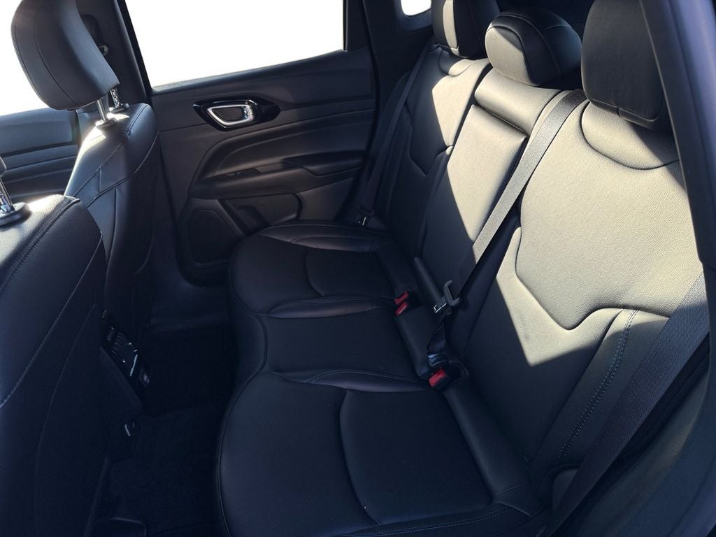 New 2026 Diamond Black Crystal Pearl-Coat Exterior Paint Jeep COMPASS LIMITED 4X4 image 13