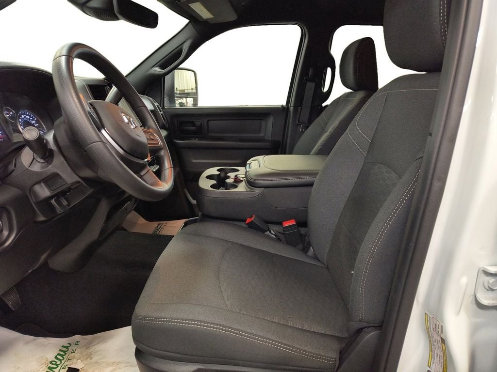 New 2026 Bright White Clear-Coat Exterior Paint RAM RAM 3500 TRADESMAN CREW CAB 4X4 8