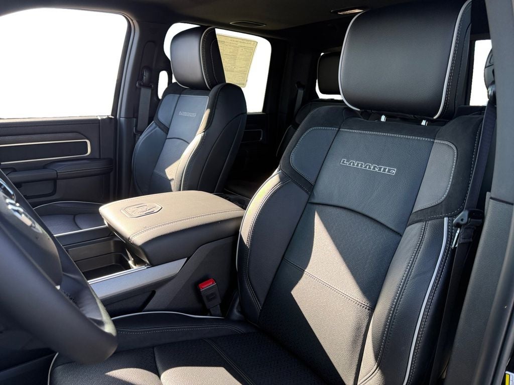 New 2026 Diamond Black Crystal Pearl-Coat Exterior Paint RAM RAM 2500 LARAMIE CREW CAB 4X4 6