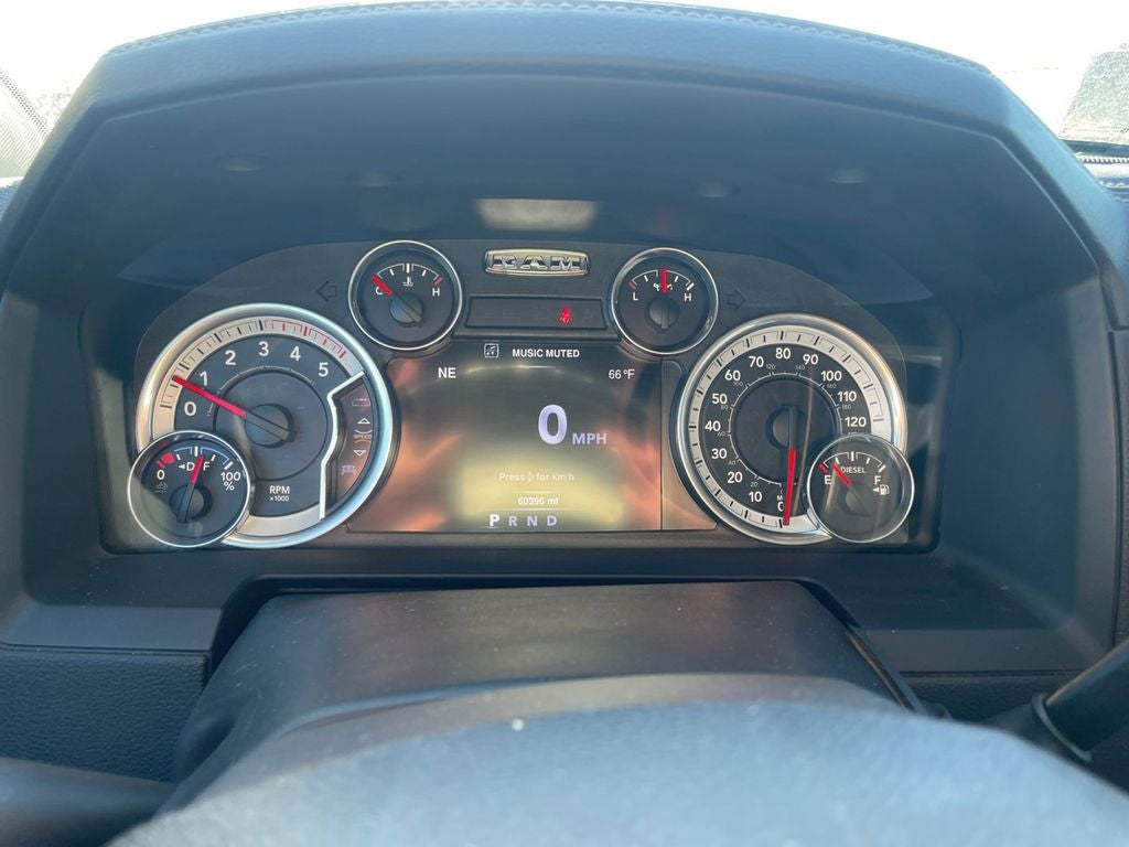 Used 2016 Granite Crystal Metallic Clearcoat RAM Laramie image 14