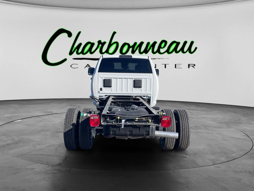 New 2026 Bright White Clear-Coat Exterior Paint RAM RAM 5500 TRADESMAN CHASSIS CREW CAB 4X4 84