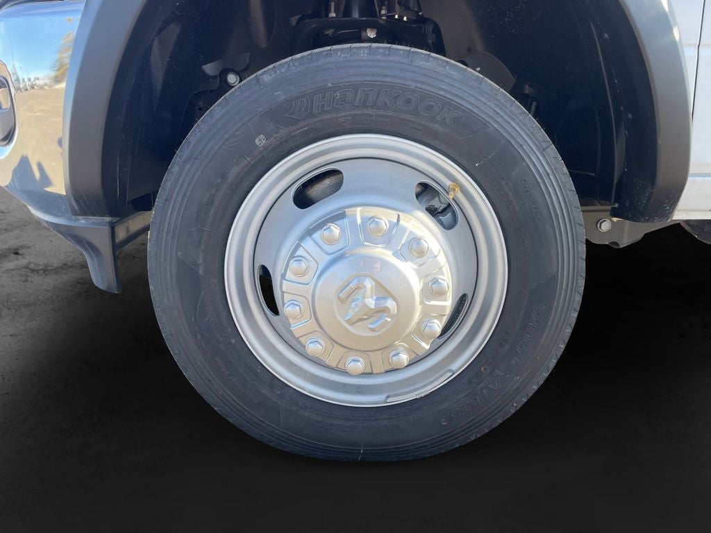 New 2026 Bright White Clear-Coat Exterior Paint RAM RAM 5500 TRADESMAN CHASSIS CREW CAB 4X4 84