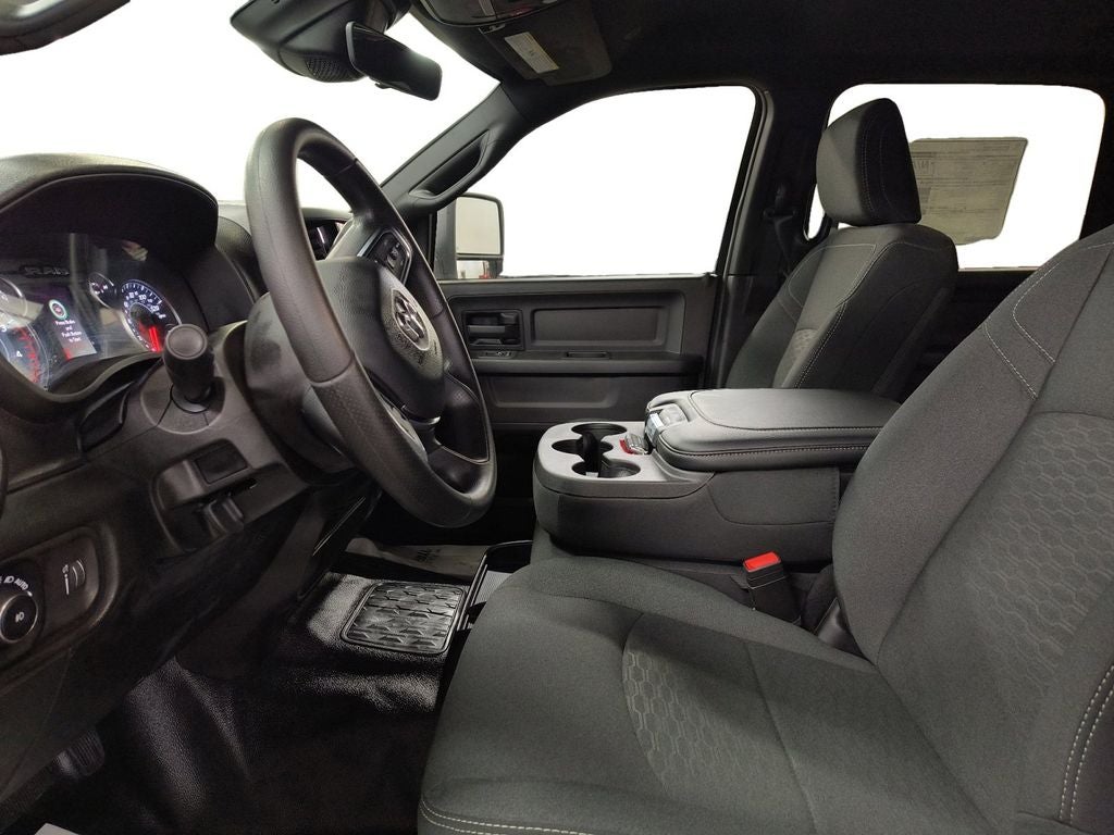 New 2026 Bright White Clear-Coat Exterior Paint RAM RAM 5500 TRADESMAN CHASSIS CREW CAB 4X4 84