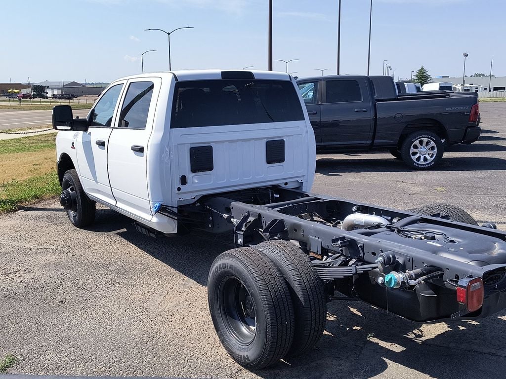 New 2026 Bright White Clear-Coat Exterior Paint RAM RAM 3500 TRADESMAN CREW CAB CHASSIS 4X4 60
