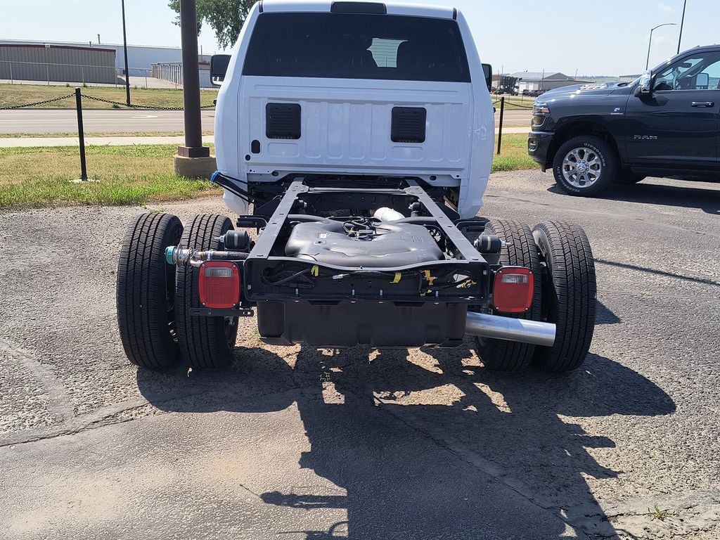 New 2026 Bright White Clear-Coat Exterior Paint RAM RAM 3500 TRADESMAN CREW CAB CHASSIS 4X4 60