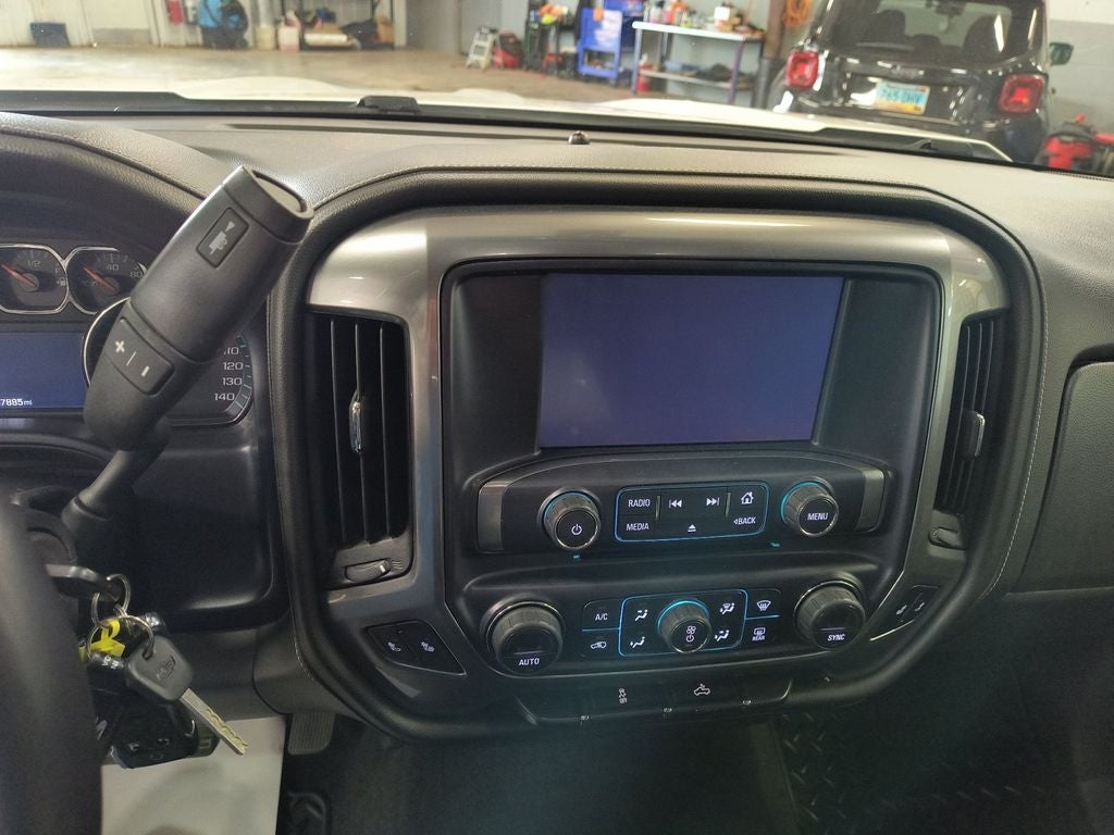 Used 2018 Summit White Chevrolet 1LZ image 21