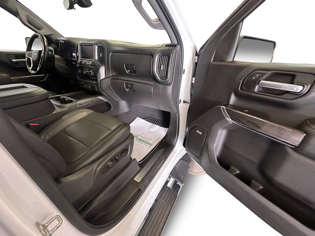 Used 2020 Iridescent Pearl Tricoat Chevrolet 4WD Crew Cab Short Bed LTZ image 12