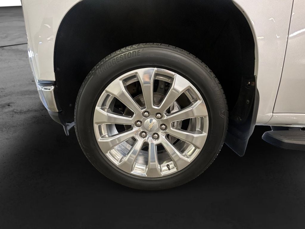 Used 2020 Iridescent Pearl Tricoat Chevrolet 4WD Crew Cab Short Bed LTZ image 9