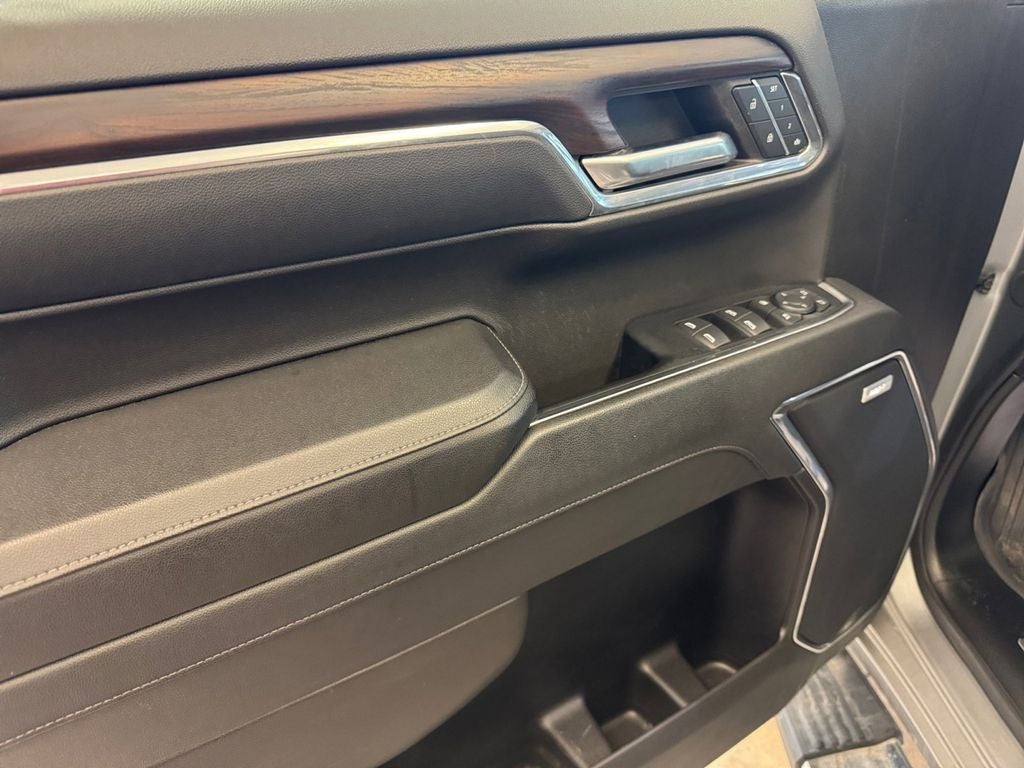 Used 2024 Sterling Metallic GMC 4WD Crew Cab Short Box SLT image 11