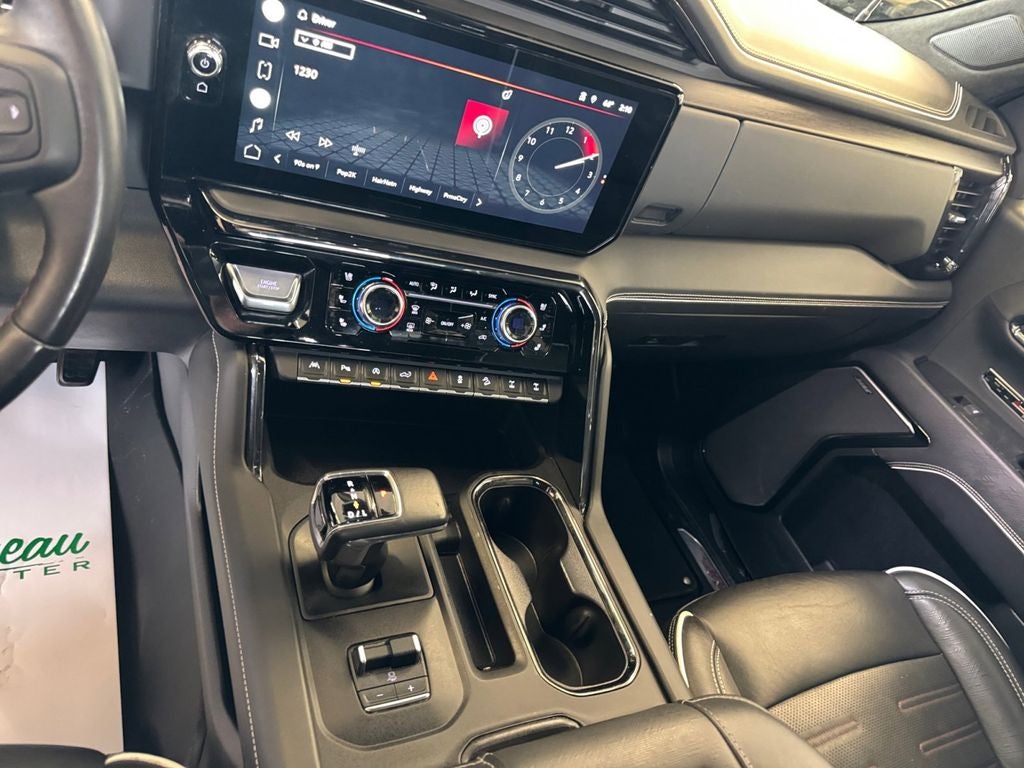 Used 2022 Quicksilver Metallic GMC 4WD Crew Cab Short Box AT4X image 15