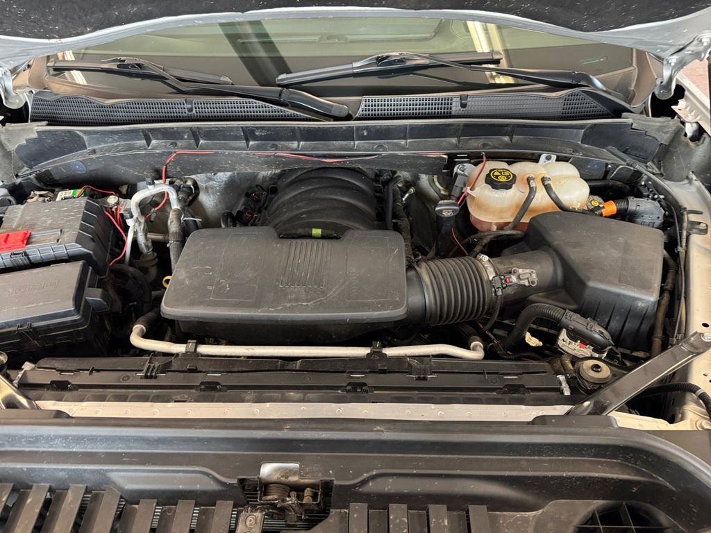 Used 2022 Quicksilver Metallic GMC 4WD Crew Cab Short Box AT4X image 20