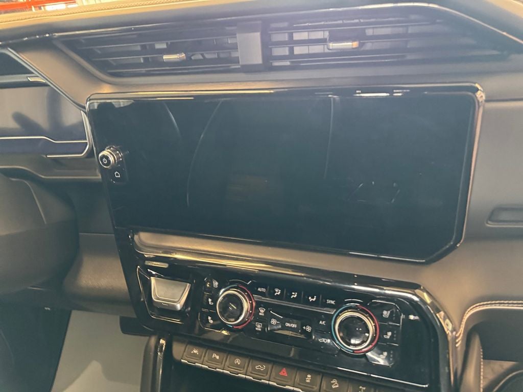 Used 2022 Quicksilver Metallic GMC 4WD Crew Cab Short Box AT4X image 21