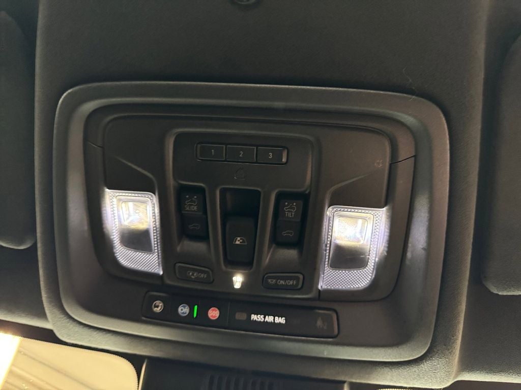 Used 2022 Quicksilver Metallic GMC 4WD Crew Cab Short Box AT4X image 22