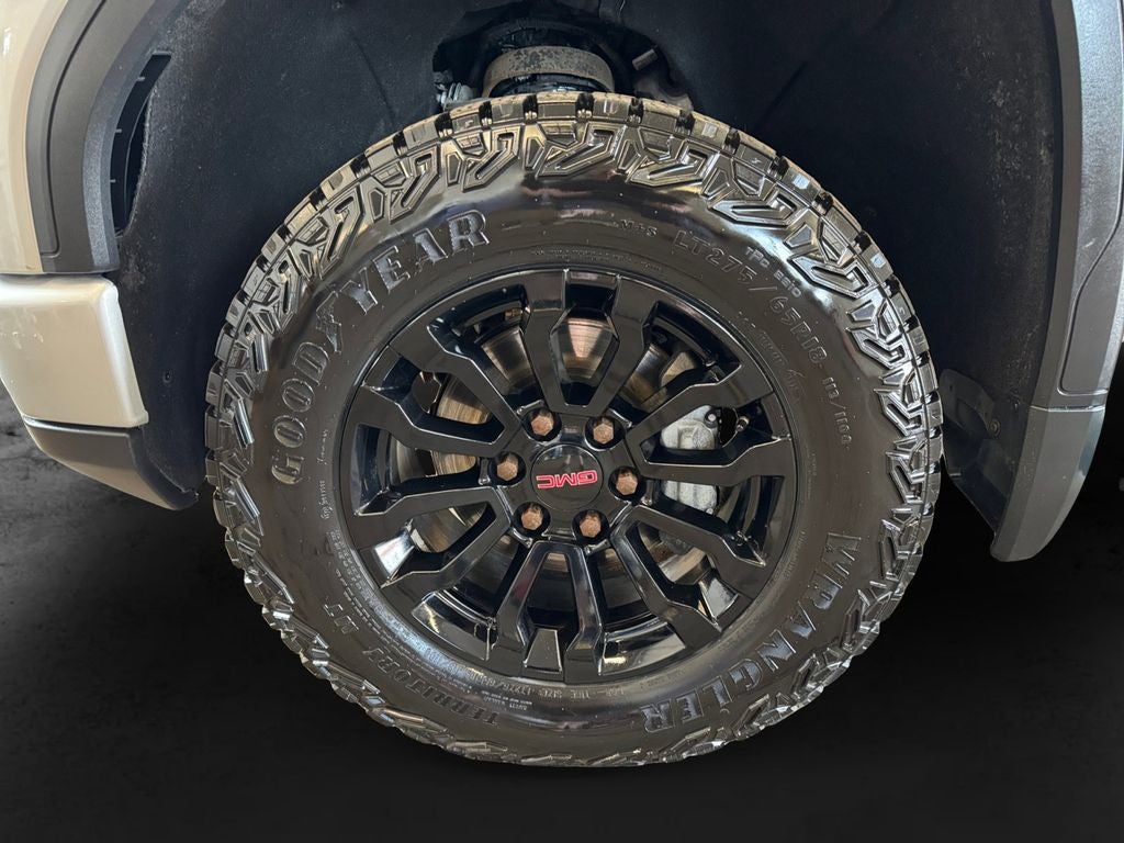 Used 2022 Quicksilver Metallic GMC 4WD Crew Cab Short Box AT4X image 9