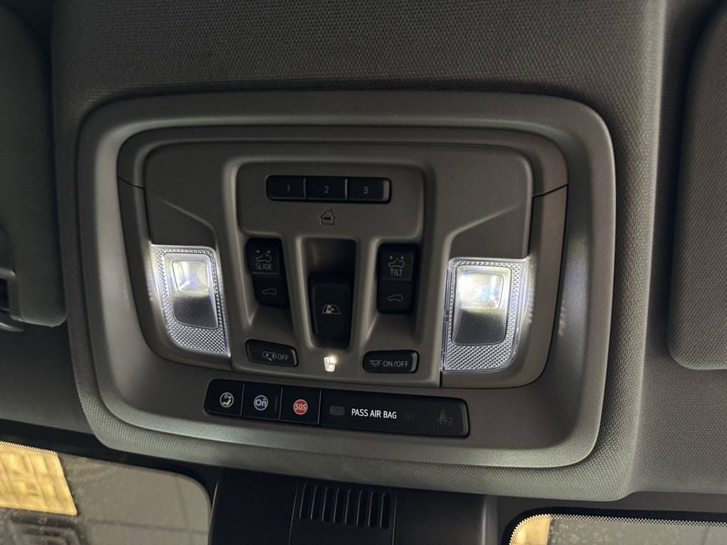 Used 2023 Titanium Rush Metallic GMC 4WD Crew Cab Short Box Denali image 22