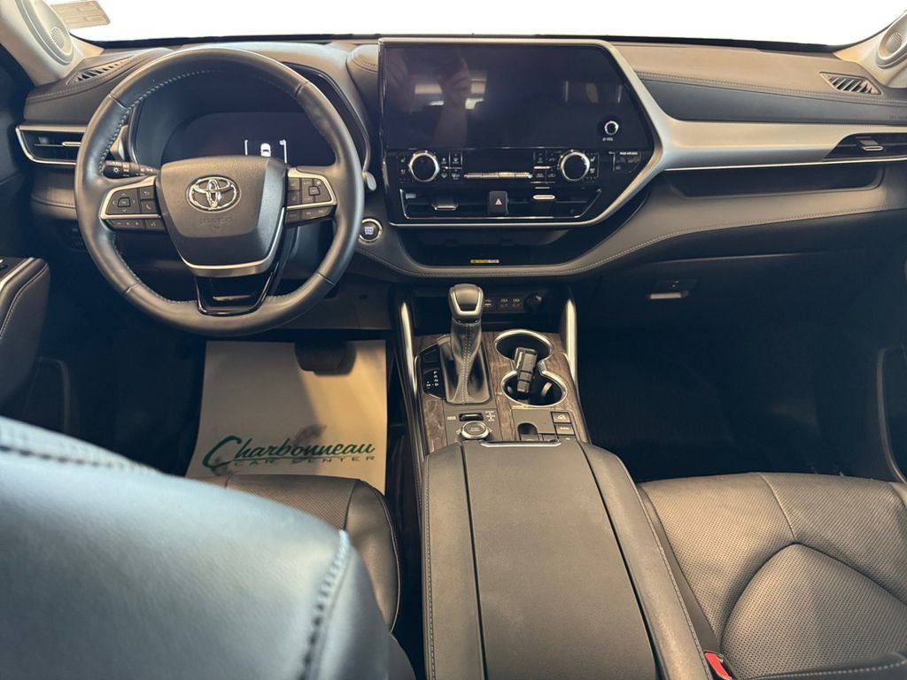 Used 2023 Moon Dust Toyota Platinum image 12