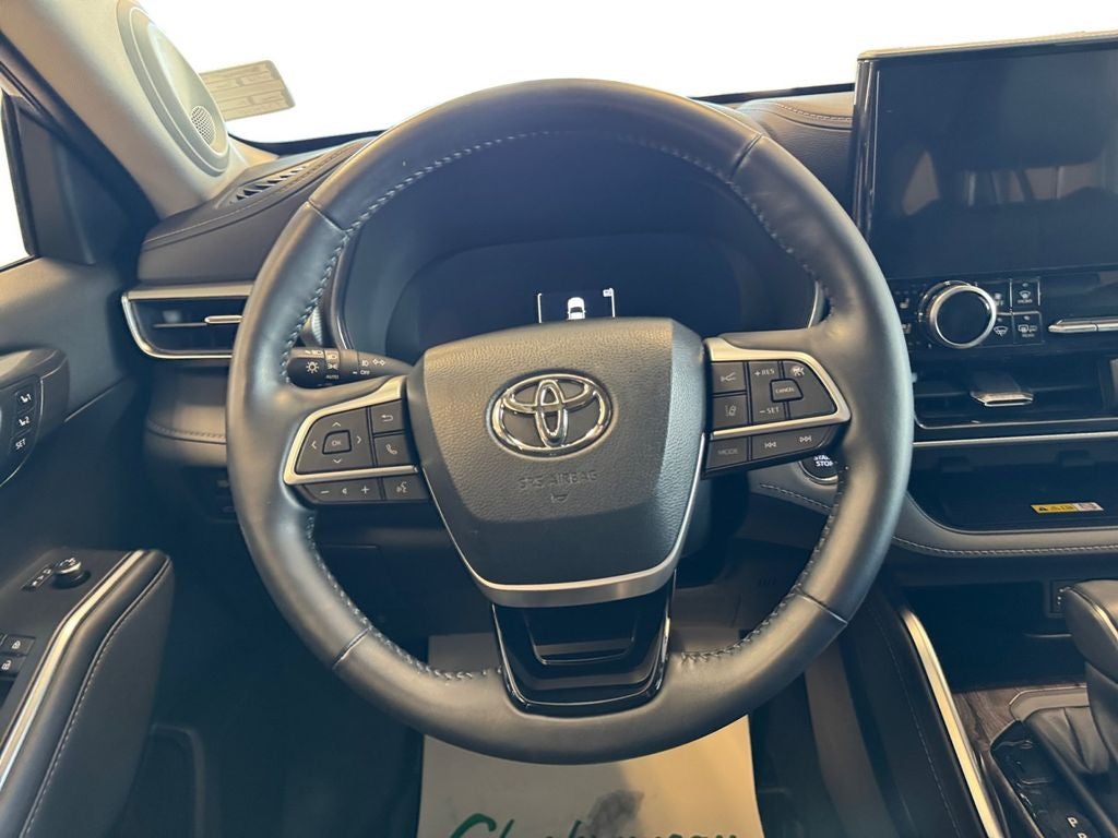 Used 2023 Moon Dust Toyota Platinum image 13