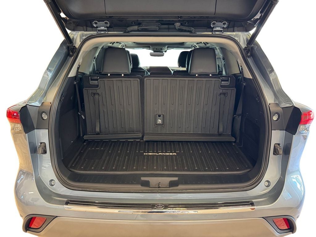 Used 2023 Moon Dust Toyota Platinum image 19