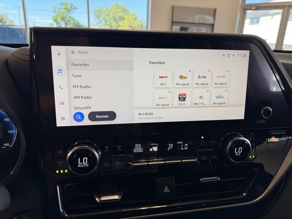 Used 2023 Moon Dust Toyota Platinum image 20