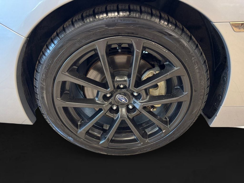 Used 2021 Ice Silver Metallic Subaru Limited image 9