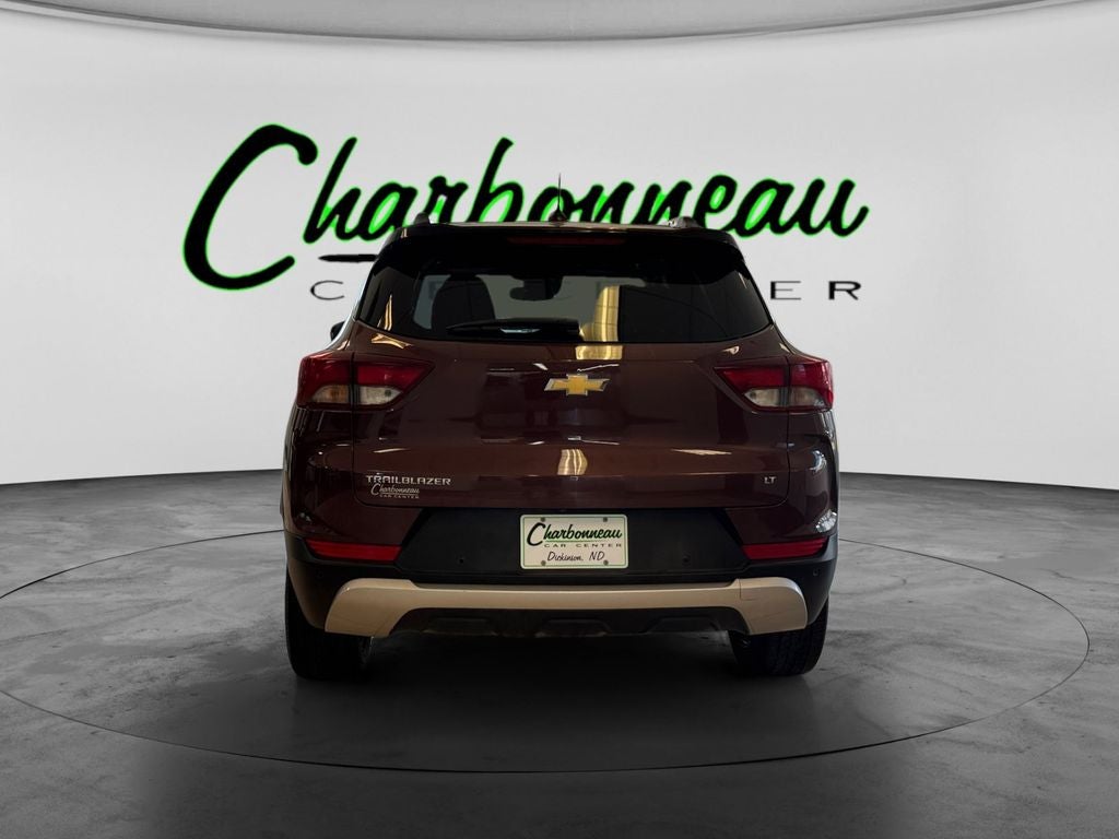 Used 2022 Mahogany Red Metallic Chevrolet FWD LT image 4