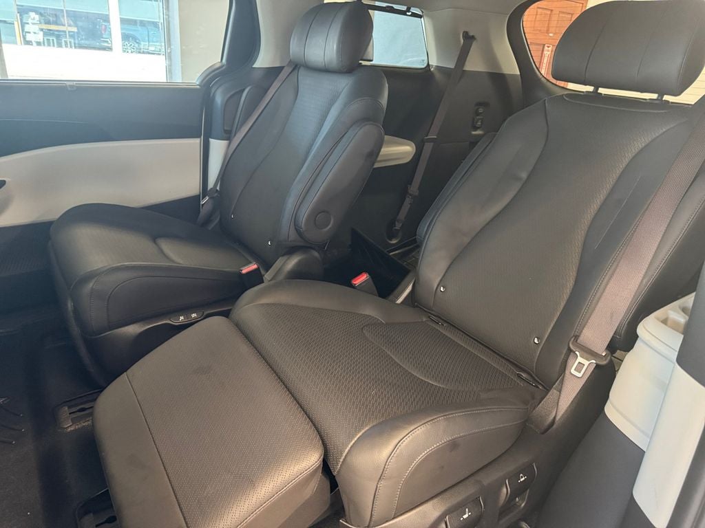 Used 2024 Snow White Pearl Kia SX Prestige image 22