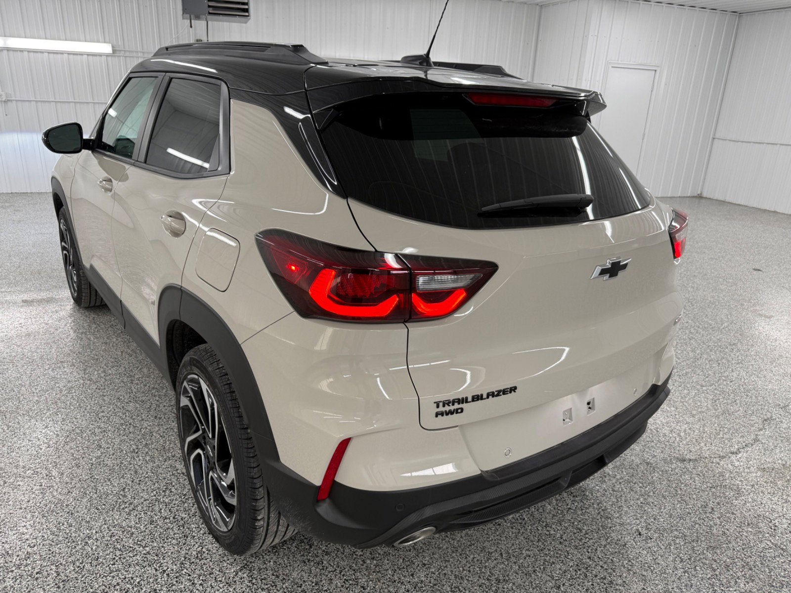 View vehicle photo 3