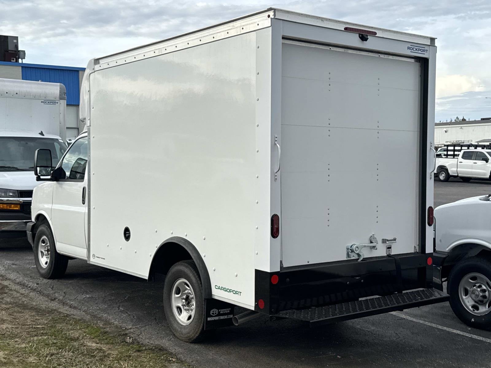 View vehicle photo 3