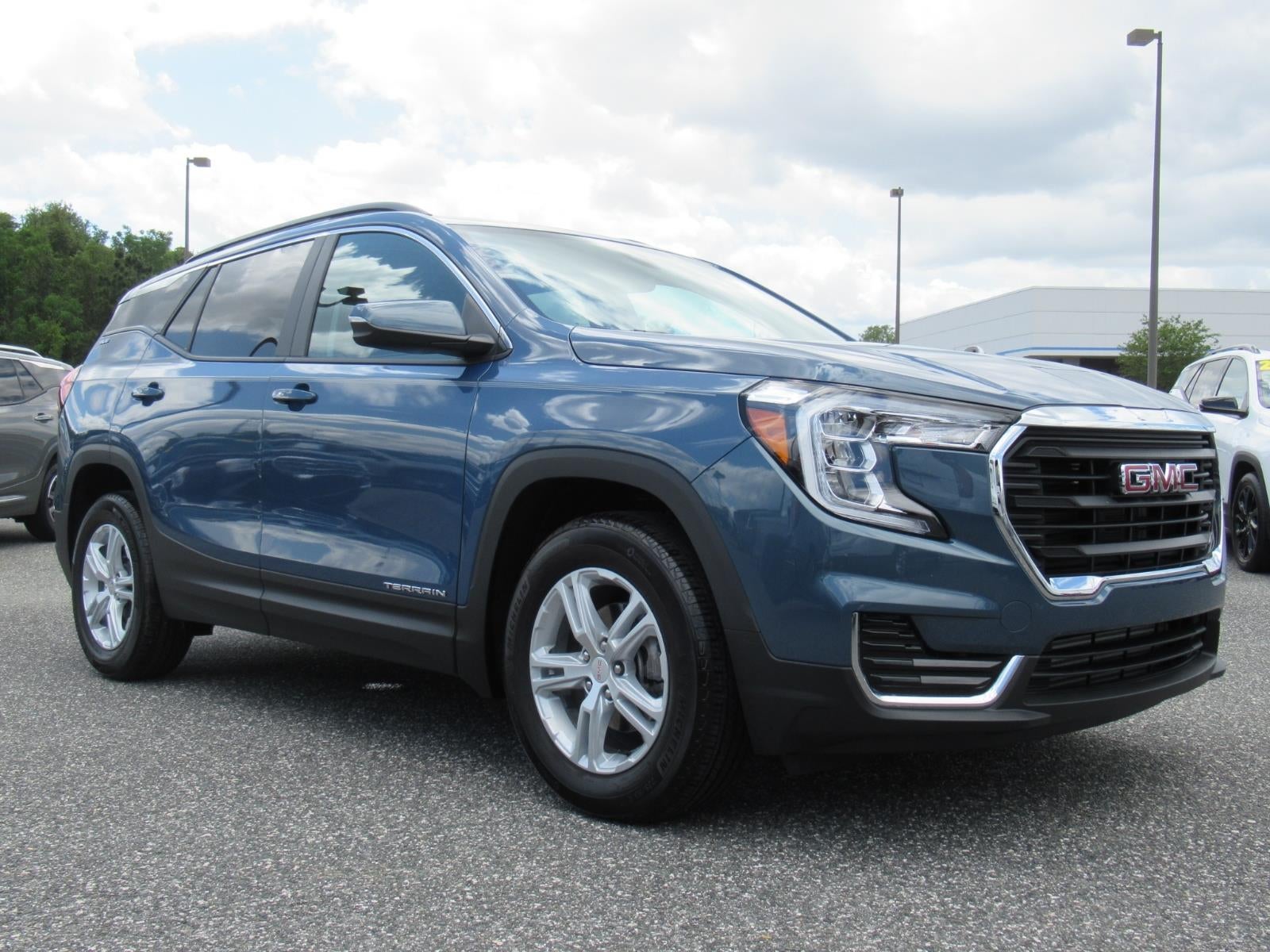 Downpour Metallic 2024 GMC Terrain SLE FWD SUV / Crossover Front-Wheel Drive Automatic