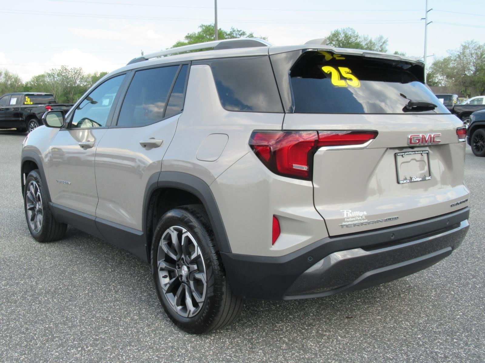 View vehicle photo 4