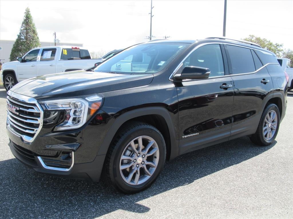 View vehicle photo 3