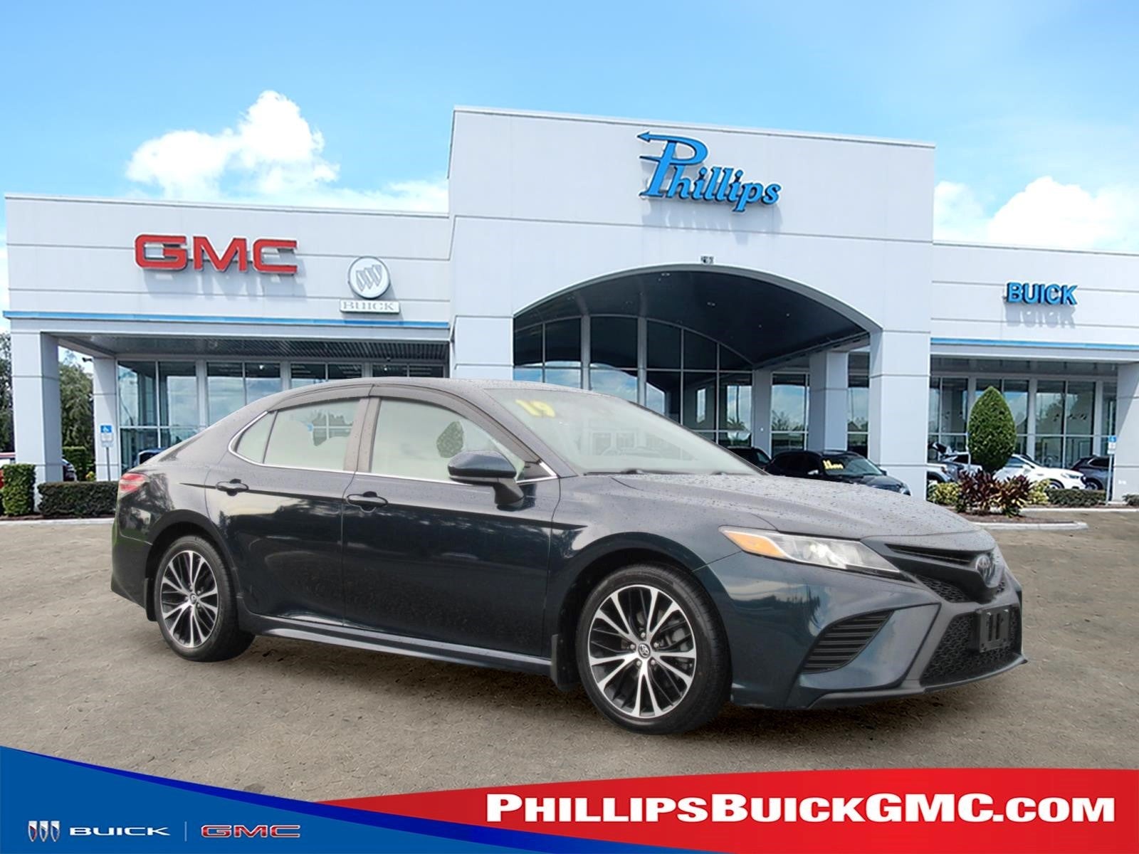 Blue 2019 Toyota Camry Sedan Front-Wheel Drive Automatic