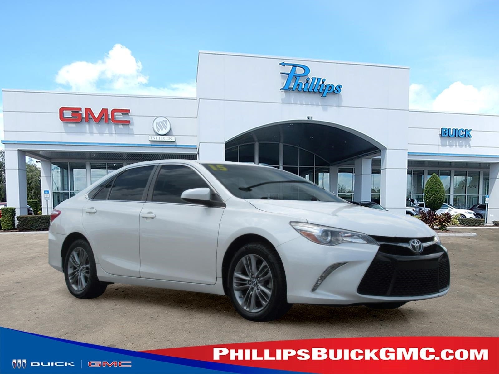 Super White 2015 Toyota Camry Sedan Front-Wheel Drive Automatic