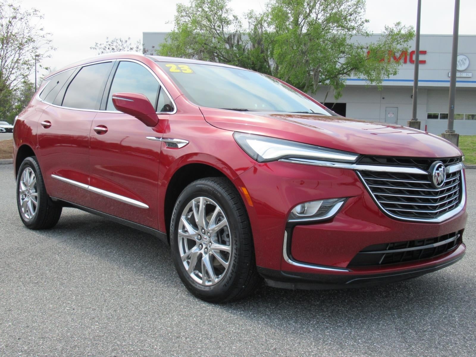  2023 Buick Enclave Essence FWD   