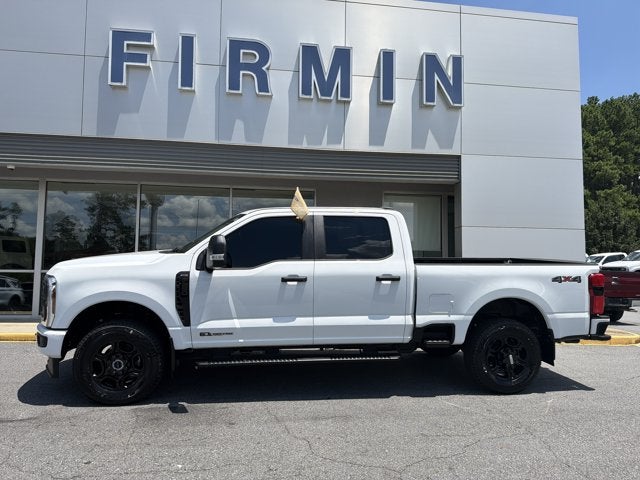 Oxford White 2026 Ford F-250 Super Duty Pickup Truck Four-Wheel Drive Automatic