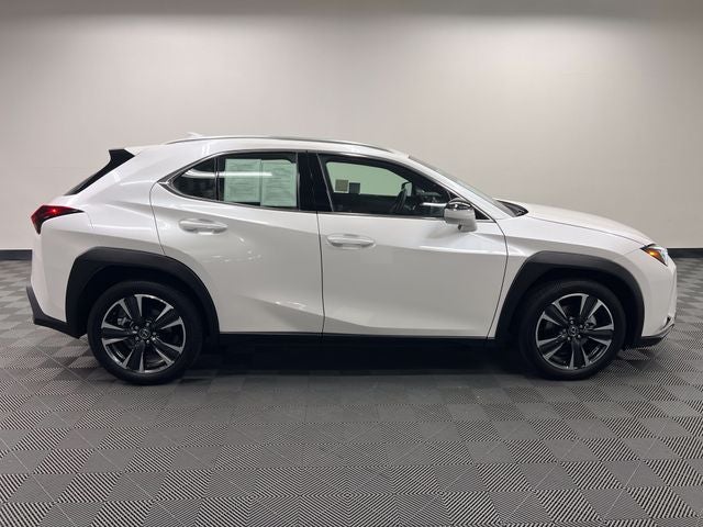 View vehicle photo 4