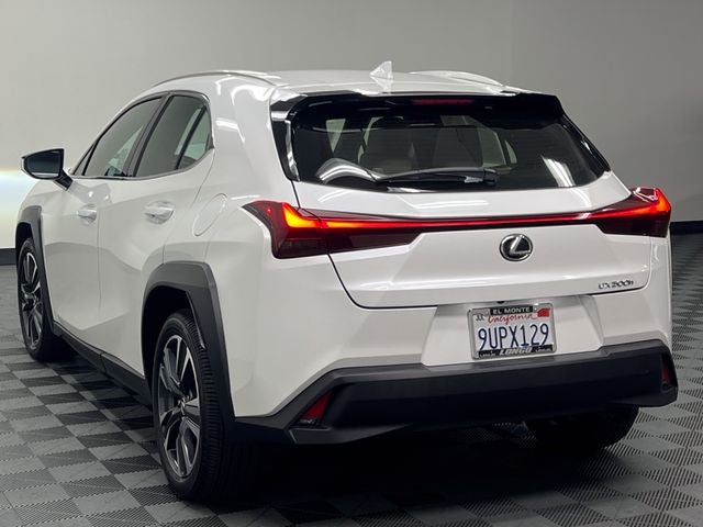 View vehicle photo 7