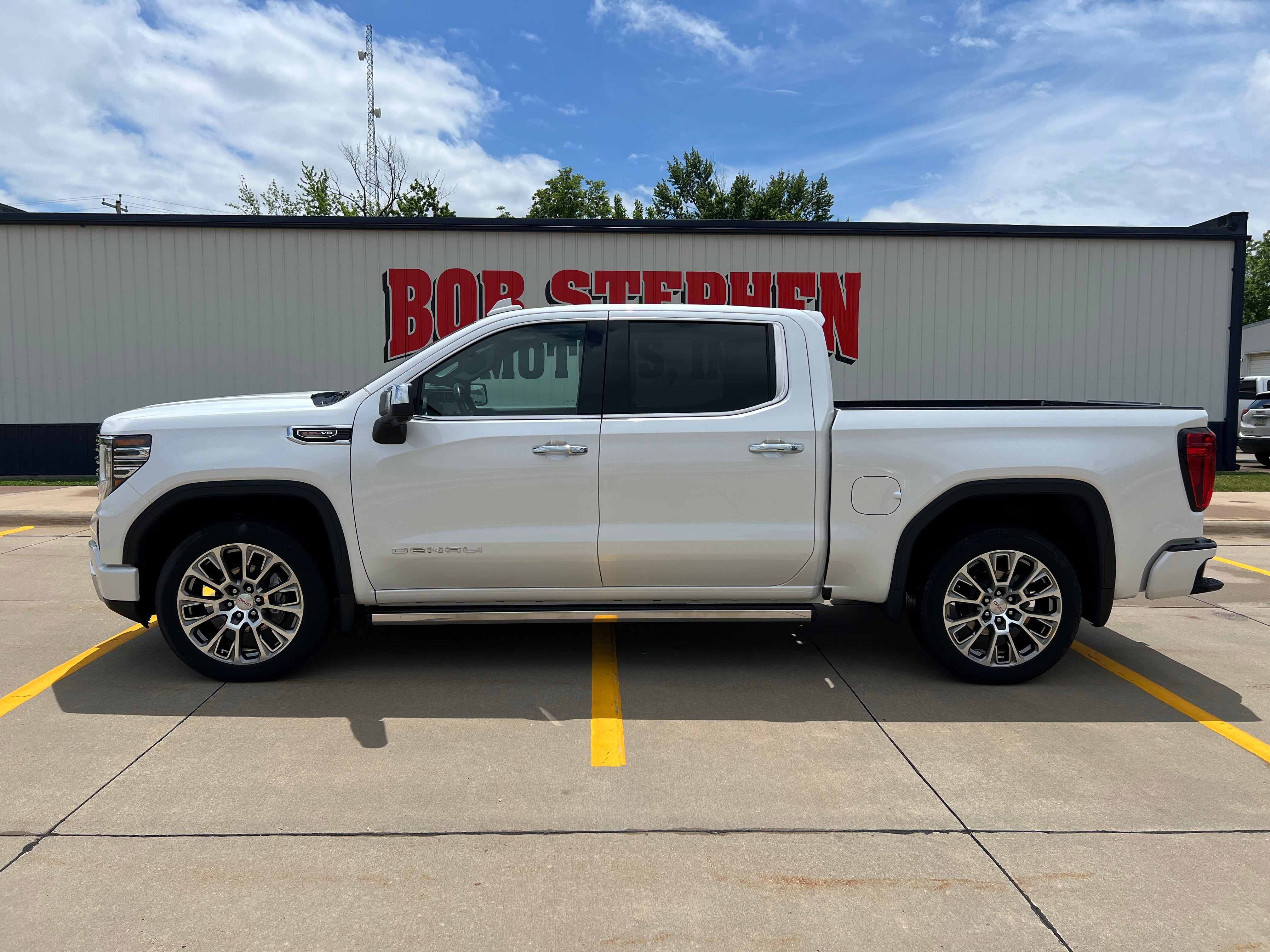 2025 GMC Sierra 1500 Denali Crew Cab 4WD    